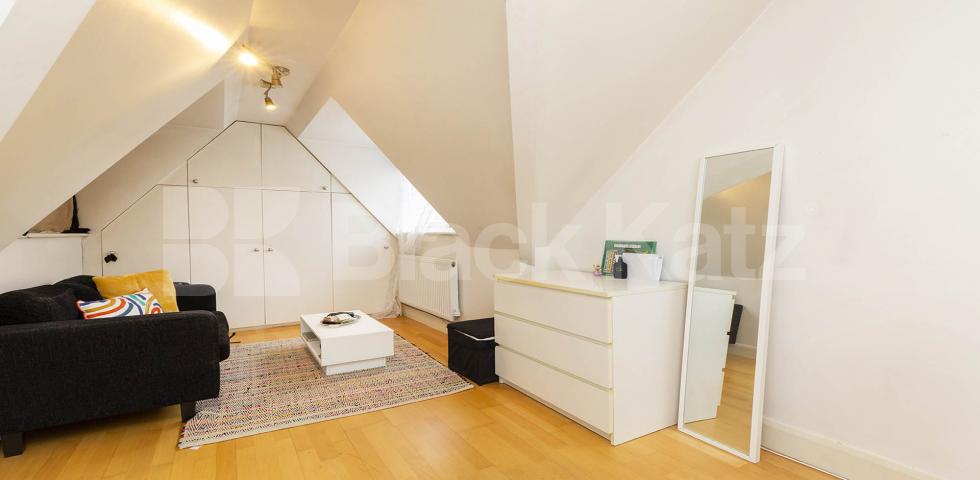 Superb modern studio located in the heart of Camden mins to Regents Park. Camden Road, Camden